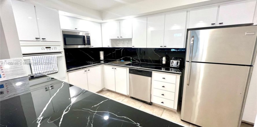 Condo in Sunny Isles Beach, Florida, 1 bedroom  № 1979819