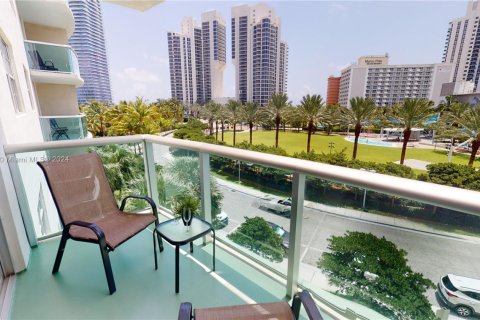 Condo in Sunny Isles Beach, Florida, 1 bedroom  № 1979819 - photo 3