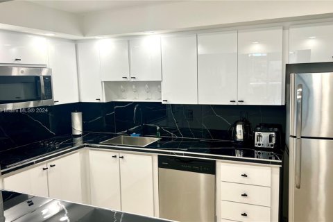 Condo in Sunny Isles Beach, Florida, 1 bedroom  № 1979819 - photo 6