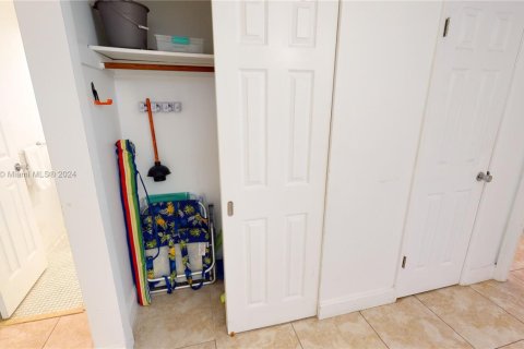 Condo in Sunny Isles Beach, Florida, 1 bedroom  № 1979819 - photo 17