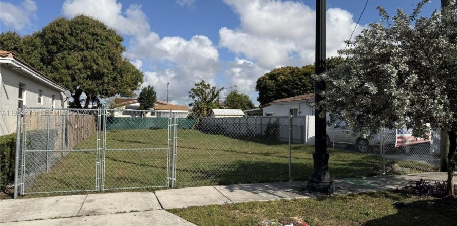 Земельный участок в Майами, Флорида № 2050529