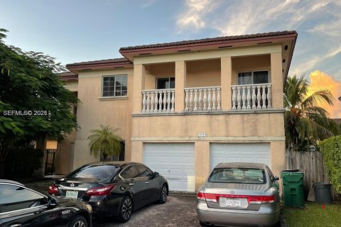 Дом в Майами, Флорида 5 спален, 241.92м2 № 2048860