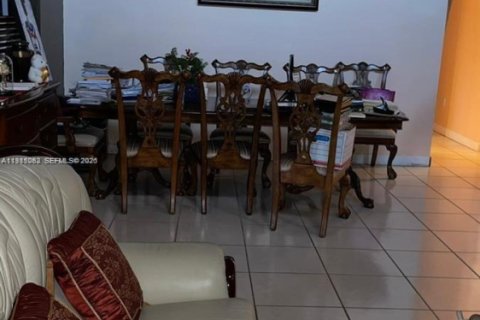 Купить виллу или дом в Майами, Флорида 5 спален, 241.92м2, № 2048860 - фото 2