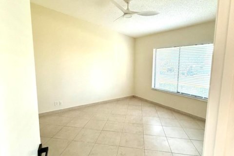 Copropriété à louer à Boca Raton, Floride: 2 chambres, 88.26 m2 № 2285811 - photo 12
