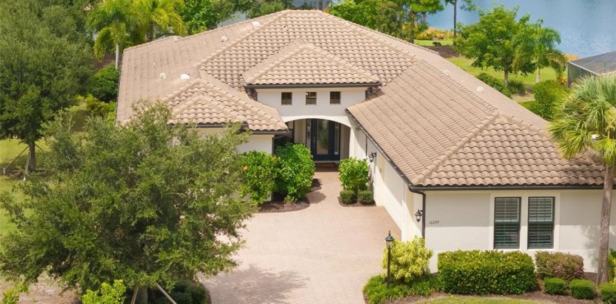 Villa ou maison à Lakewood Ranch, Floride 3 chambres, 253.9 m2 № 2398678