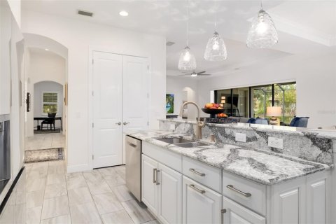 Villa ou maison à vendre à Lakewood Ranch, Floride: 3 chambres, 253.9 m2 № 2398678 - photo 11