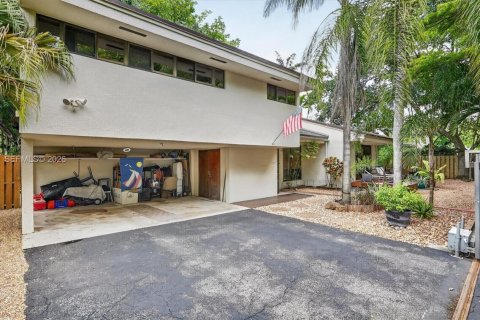 House in Miami, Florida 3 bedrooms, 257.53 sq.m. № 2051015 - photo 15