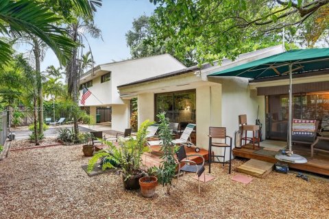 House in Miami, Florida 3 bedrooms, 257.53 sq.m. № 2051015 - photo 16
