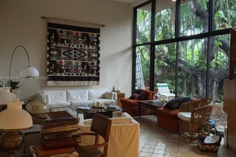 House in Miami, Florida 3 bedrooms, 257.53 sq.m. № 2051015 - photo 3