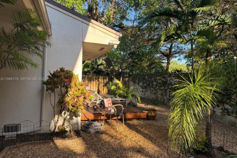 House in Miami, Florida 3 bedrooms, 257.53 sq.m. № 2051015 - photo 7