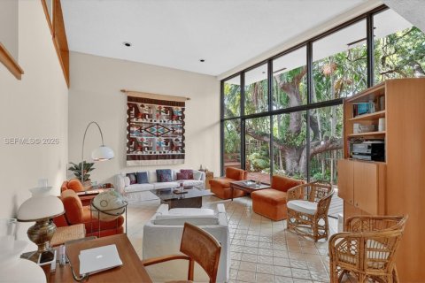 House in Miami, Florida 3 bedrooms, 257.53 sq.m. № 2051015 - photo 14