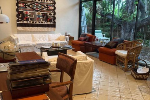 House in Miami, Florida 3 bedrooms, 257.53 sq.m. № 2051015 - photo 5