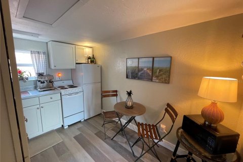 Casa en alquiler en Saint Pete Beach, Florida, 1 habitación, 33.44 m2 № 1805654 - foto 2