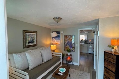 Casa en alquiler en Saint Pete Beach, Florida, 1 habitación, 33.44 m2 № 1805654 - foto 10