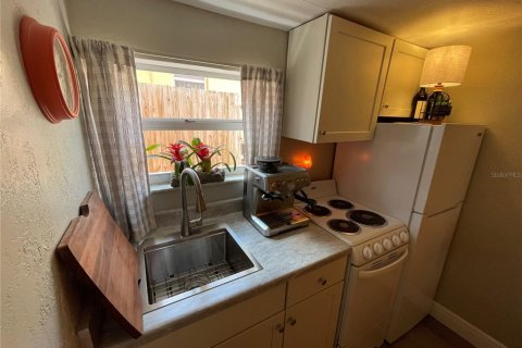 Casa en alquiler en Saint Pete Beach, Florida, 1 habitación, 33.44 m2 № 1805654 - foto 13