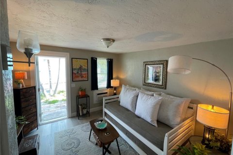 Casa en alquiler en Saint Pete Beach, Florida, 1 habitación, 33.44 m2 № 1805654 - foto 1