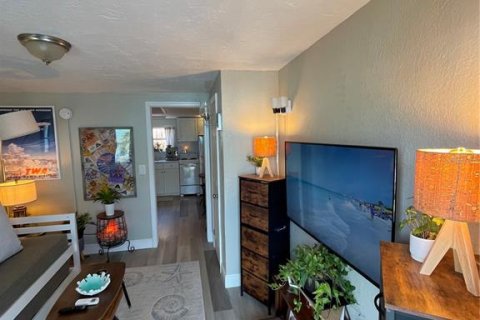 Casa en alquiler en Saint Pete Beach, Florida, 1 habitación, 33.44 m2 № 1805654 - foto 9