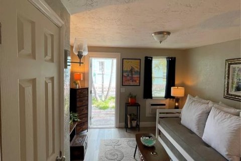 Casa en alquiler en Saint Pete Beach, Florida, 1 habitación, 33.44 m2 № 1805654 - foto 5