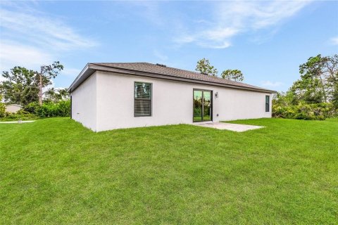 House in Port Charlotte, Florida 3 bedrooms, 135.73 sq.m. № 530005 - photo 12
