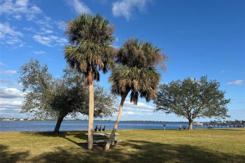 House in Port Charlotte, Florida 3 bedrooms, 135.73 sq.m. № 530005 - photo 13