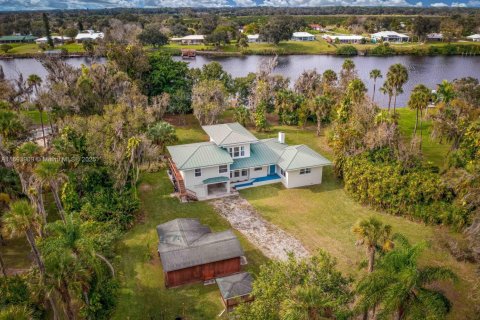 House in LaBelle, Florida 2 bedrooms, 151.62 sq.m. № 1455875 - photo 2