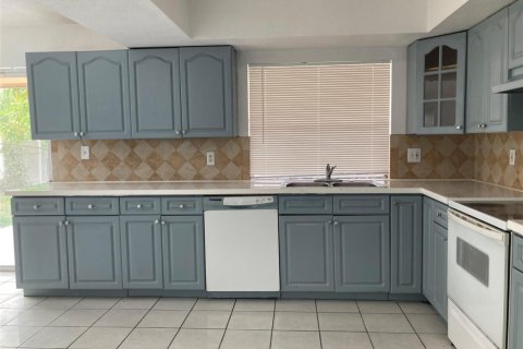 Villa ou maison à louer à Margate, Floride: 4 chambres, 171.87 m2 № 2083370 - photo 8