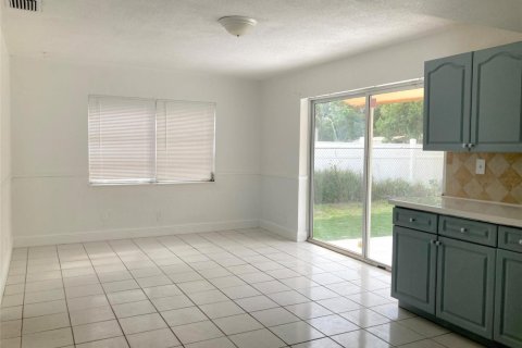 Villa ou maison à louer à Margate, Floride: 4 chambres, 171.87 m2 № 2083370 - photo 10