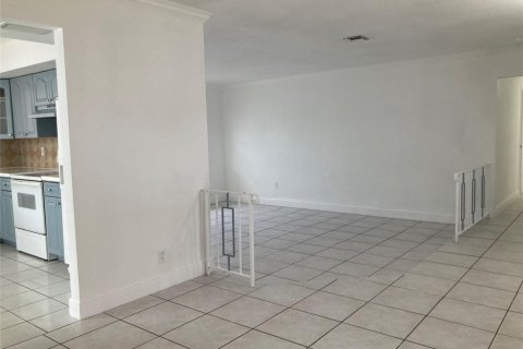Villa ou maison à louer à Margate, Floride: 4 chambres, 171.87 m2 № 2083370 - photo 11