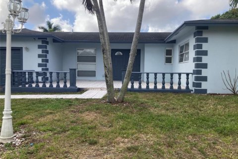 Villa ou maison à Margate, Floride 4 chambres, 171.87 m2 № 2083370
