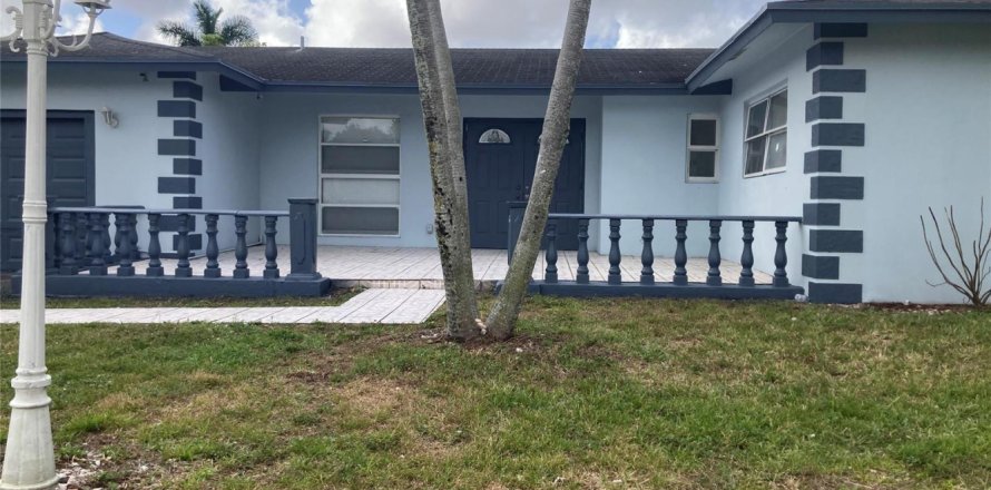 Villa ou maison à Margate, Floride 4 chambres, 171.87 m2 № 2083370