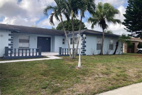 Villa ou maison à louer à Margate, Floride: 4 chambres, 171.87 m2 № 2083370 - photo 2