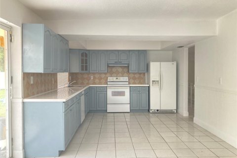 Villa ou maison à louer à Margate, Floride: 4 chambres, 171.87 m2 № 2083370 - photo 7
