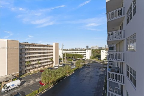 Copropriété à vendre à Hallandale Beach, Floride: 2 chambres, 101.45 m2 № 2189302 - photo 26
