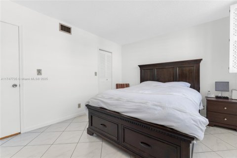 Copropriété à vendre à Hallandale Beach, Floride: 2 chambres, 101.45 m2 № 2189302 - photo 18