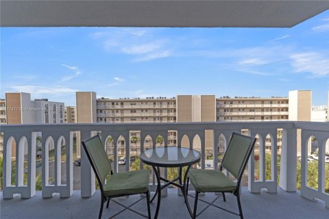 Copropriété à vendre à Hallandale Beach, Floride: 2 chambres, 101.45 m2 № 2189302 - photo 25