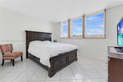 Copropriété à vendre à Hallandale Beach, Floride: 2 chambres, 101.45 m2 № 2189302 - photo 16