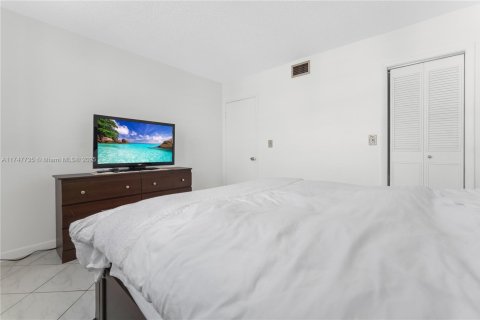 Copropriété à vendre à Hallandale Beach, Floride: 2 chambres, 101.45 m2 № 2189302 - photo 17