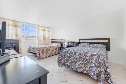 Copropriété à vendre à Hallandale Beach, Floride: 2 chambres, 101.45 m2 № 2189302 - photo 19