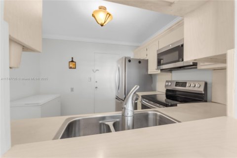 Copropriété à vendre à Hallandale Beach, Floride: 2 chambres, 101.45 m2 № 2189302 - photo 9