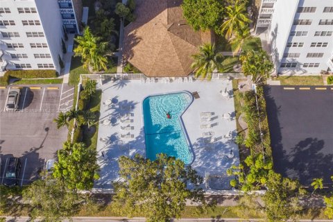 Condo à Hallandale Beach, Floride, 2 chambres  № 2189302