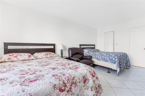 Copropriété à vendre à Hallandale Beach, Floride: 2 chambres, 101.45 m2 № 2189302 - photo 20