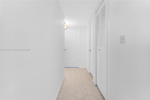 Copropriété à vendre à Hallandale Beach, Floride: 2 chambres, 101.45 m2 № 2189302 - photo 23