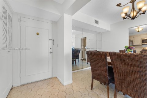 Copropriété à vendre à Hallandale Beach, Floride: 2 chambres, 101.45 m2 № 2189302 - photo 11