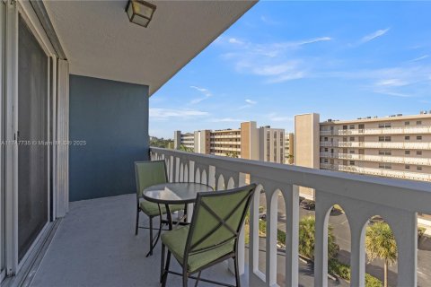 Copropriété à vendre à Hallandale Beach, Floride: 2 chambres, 101.45 m2 № 2189302 - photo 24