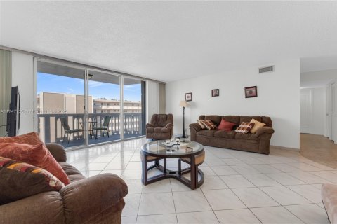 Copropriété à vendre à Hallandale Beach, Floride: 2 chambres, 101.45 m2 № 2189302 - photo 14