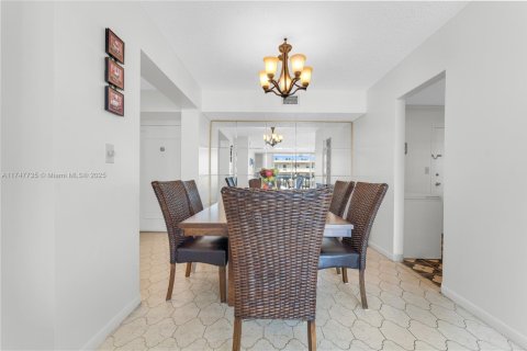 Copropriété à vendre à Hallandale Beach, Floride: 2 chambres, 101.45 m2 № 2189302 - photo 10