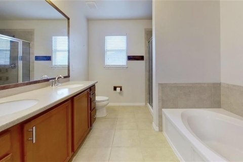 House in Lutz, Florida 4 bedrooms, 240.62 sq.m. № 2342340 - photo 13