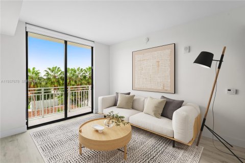Apartamento en alquiler en Miami, Florida, 2 dormitorios, 76.46 m2 № 2088494 - foto 2