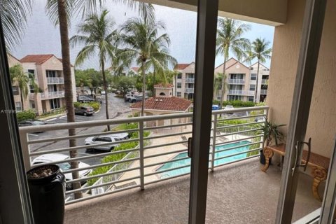 Снять в аренду кондоминиум в Холливуд, Флорида 2 спальни, 92.9м2, № 1948664 - фото 2