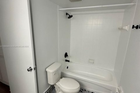 Снять в аренду кондоминиум в Холливуд, Флорида 2 спальни, 92.9м2, № 1948664 - фото 4